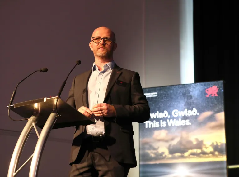 Jason Thomas yn Uwchgynhadledd Twristiaeth Cymru 2025