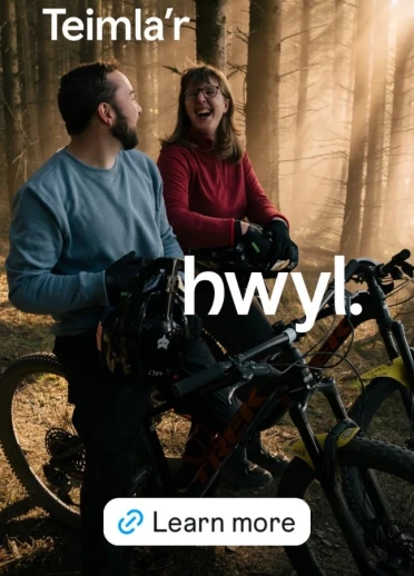 Hysbyseb teithio ar Meta, pob un yn targedu cynulleidfa benodol.