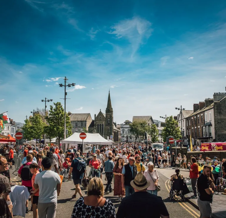 Llun o'r dorf yng Ngŵyl Fwyd Caernarfon