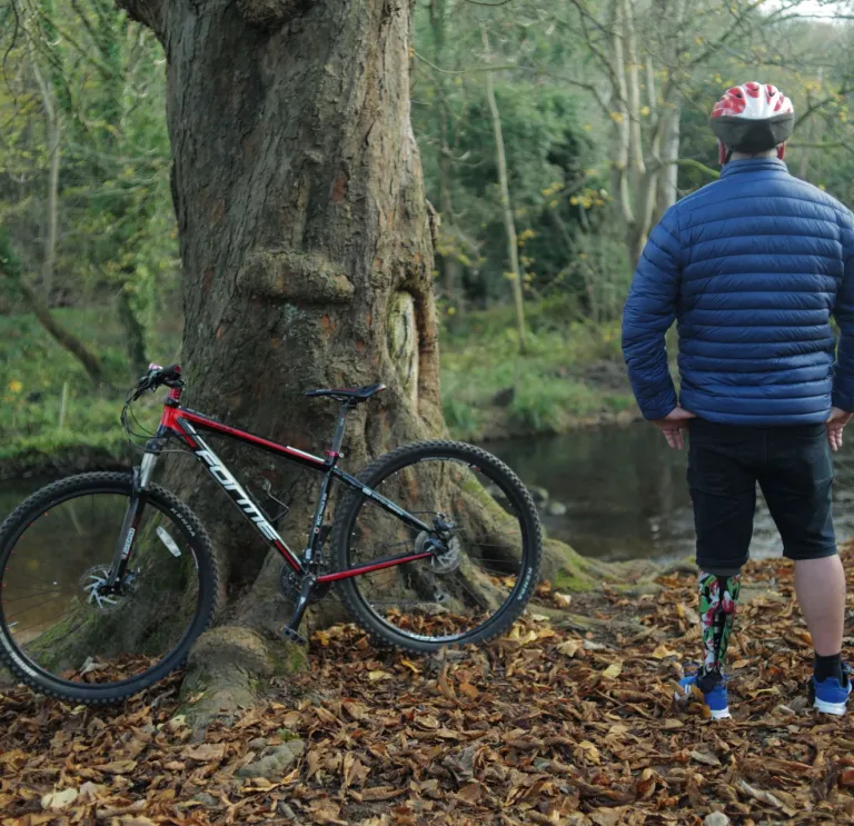 Pŵer Pedal - Defnyddwyr Cycling4all yn mwynhau'r cyfleuster ym Mharc Gwledig Dyfroedd Alyn, Wrecsam 