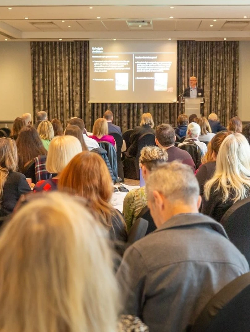 Rhanddeiliaid yn sioe deithiol y de-ddwyrain 2023