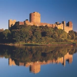 Golygfa o Gastell Penfro