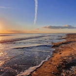 Golygfa o Draeth Cefn Sidan, Pen-bre, Gorllewin Cymru