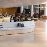 Cyntedd Canolfan Mileniwm Cymru, Bae Caerdydd